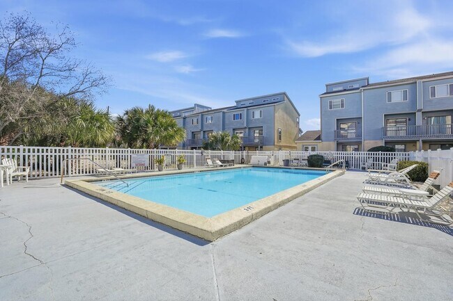 Building Photo - 330 Bluefish Dr