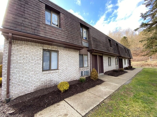 Building Photo - Second Floor One Bedroom Apartment! Built-In A/C, Off-Street Parking & More! Call Today!