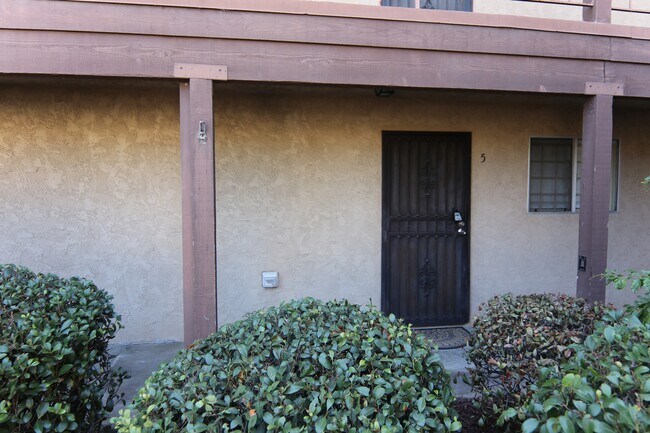 Building Photo - 4240 Menlo Ave