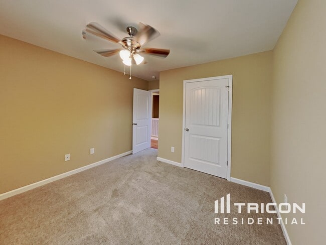 Building Photo - 127 Diane Lp