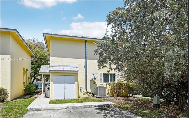 Building Photo - 380 NW 20th St