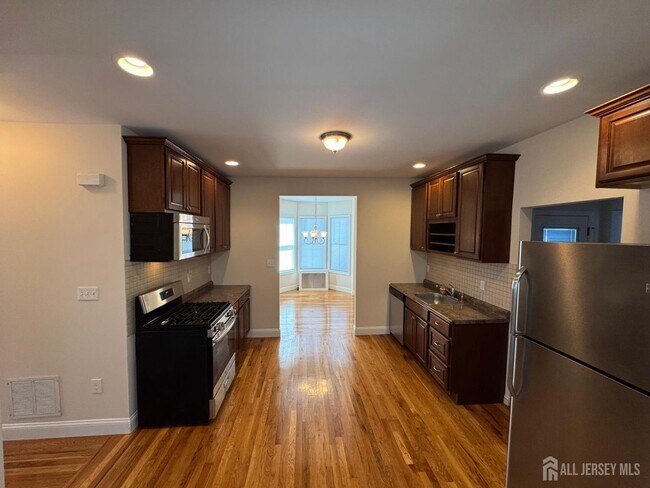 Building Photo - 150 George St