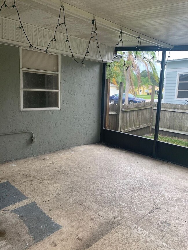 Building Photo - MOVE IN SPECIAL- Cozy Remodeled  1 Bed/1 Bath Home in Saint Cloud