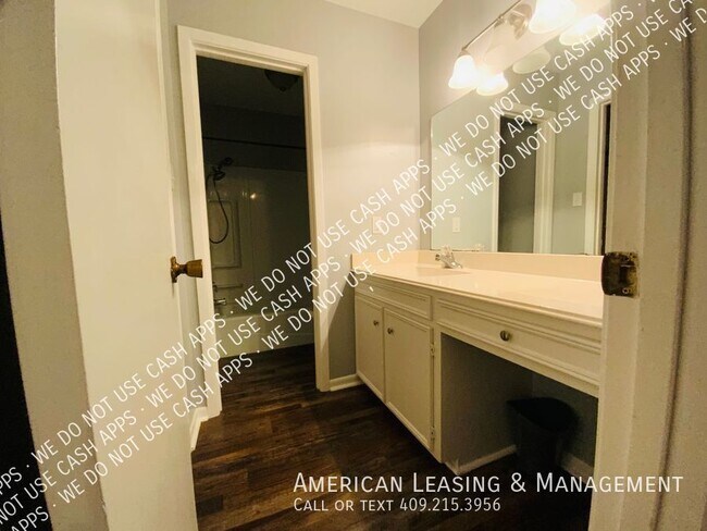 Building Photo - Perfect Home for anyone looking for a blen...