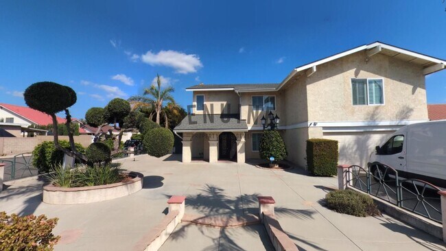 Building Photo - Spacious and Nicely Updated House With Gre...
