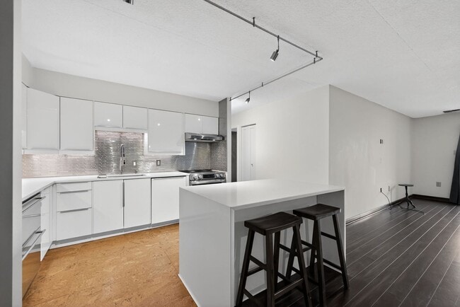 Building Photo - Now Available: Lovely 2 Bedroom, 2 Bath Condo in KOP!!