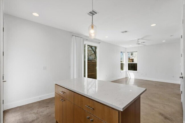 Building Photo - 1114 Walton Ln