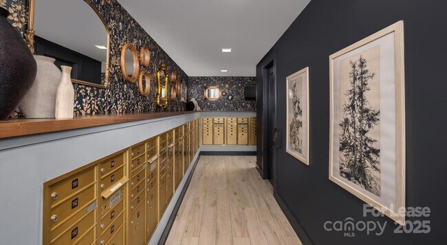 Building Photo - 2220 Wilkinson Blvd