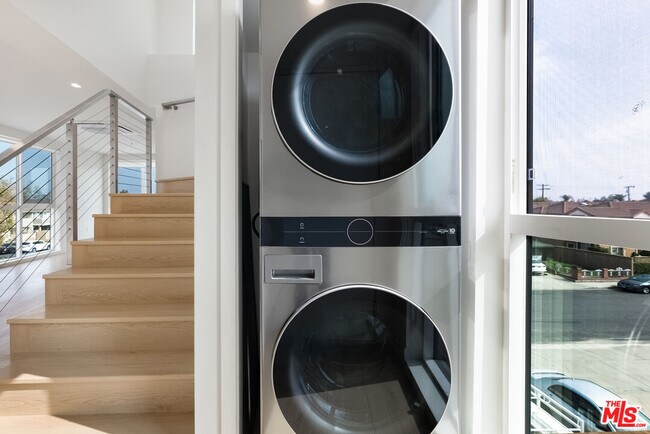 Building Photo - 8561 Belmont St