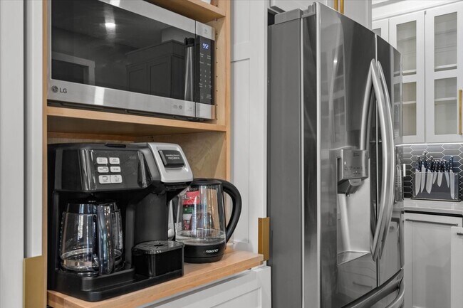 Building Photo - 9004 W 148th St