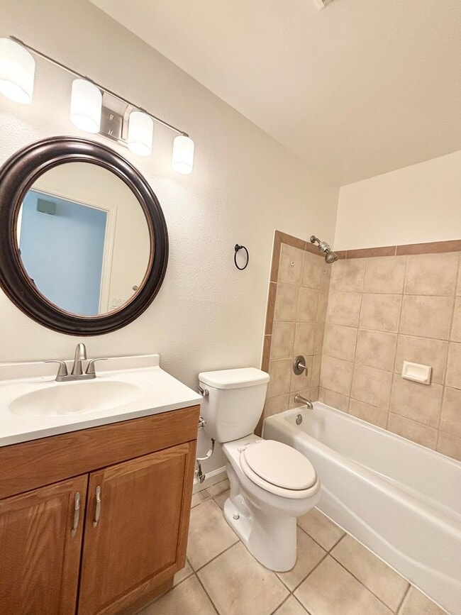 Building Photo - Beautiful Condo in the Village!