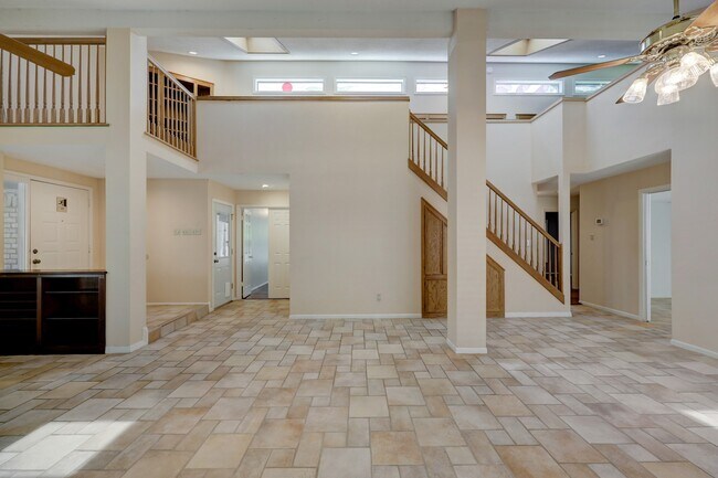 Building Photo - 12811 Ashford Hills Dr