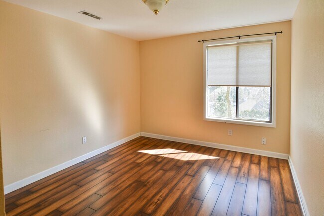 Building Photo - Incredible Peaceful View of the Valley 3 b...