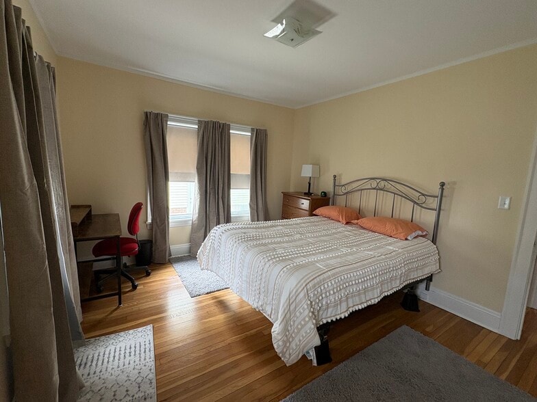 Master Bedroom - 2211 Eldred Ave