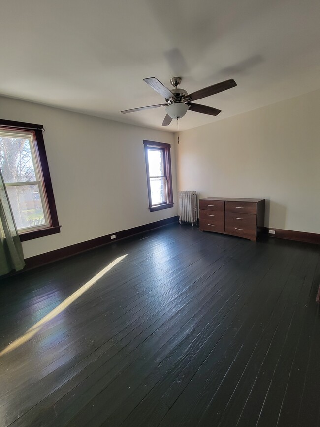 Building Photo - 603 E Spruce St