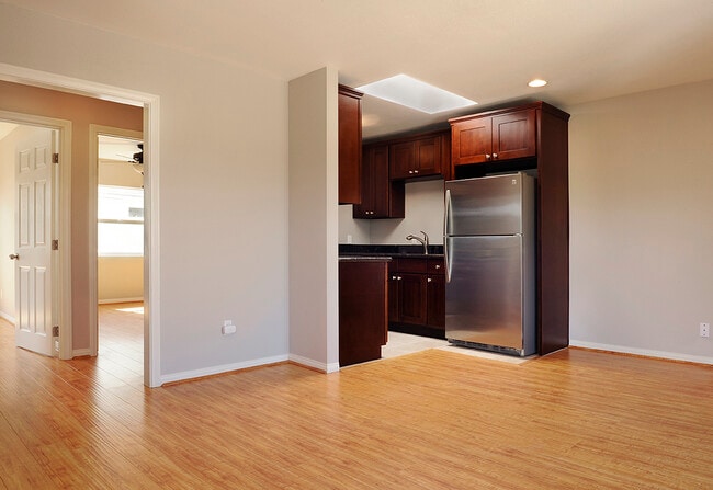 Building Photo - 340 N La Fayette Park Pl