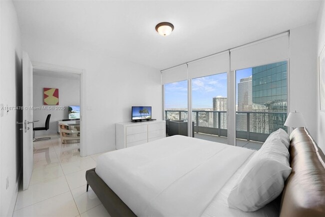Building Photo - 200 Biscayne Blvd Way