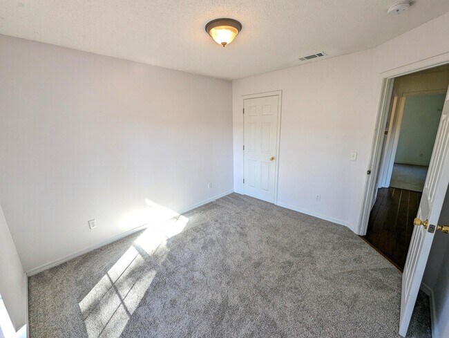 Building Photo - 7300 Rexford St