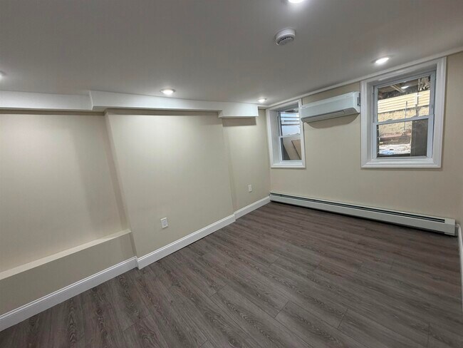 Building Photo - 354.5 7th St