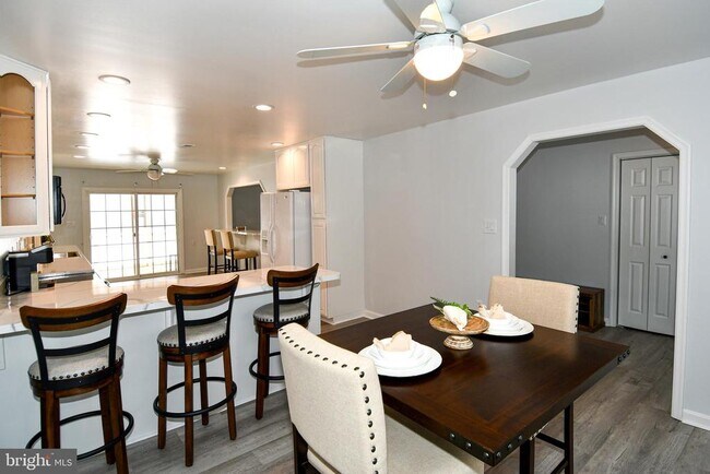 Building Photo - 10049 Meleen Dr