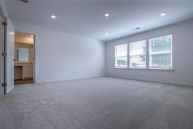 Building Photo - 2425 Livi Ln