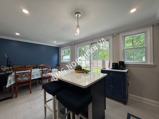 Building Photo - 1304 Dulles Pl