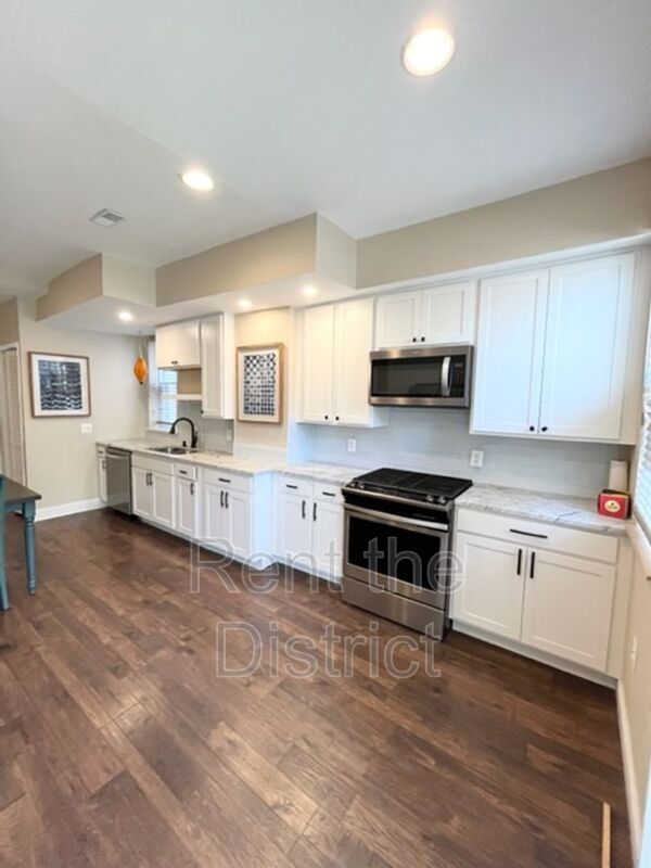 Building Photo - 318 Seaton Pl NE