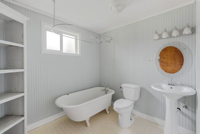 Building Photo - FOUR BEDROOM CHARMER WITH ADU IN CASTLE ROCK