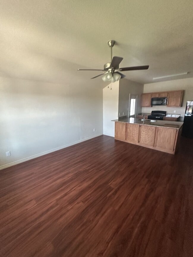 Building Photo - AVAILABLE NOW! (SECTION 8 ACCEPTED)