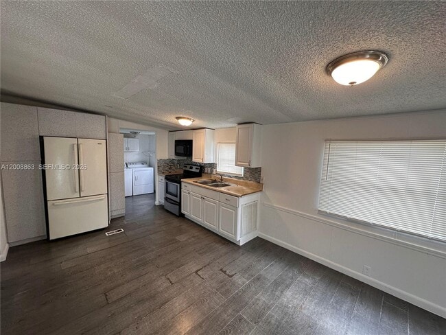 Building Photo - 3028 SW 50th St