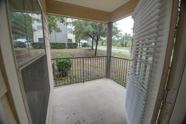 Building Photo - 2320 Gracy Farms Ln