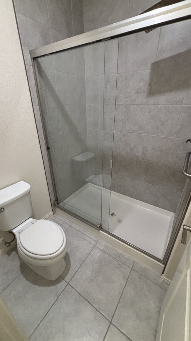 Building Photo - One Story 6-bedroom Home with Attached Casita