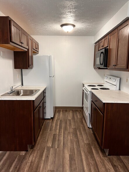 Kitchen - Farmington Manor