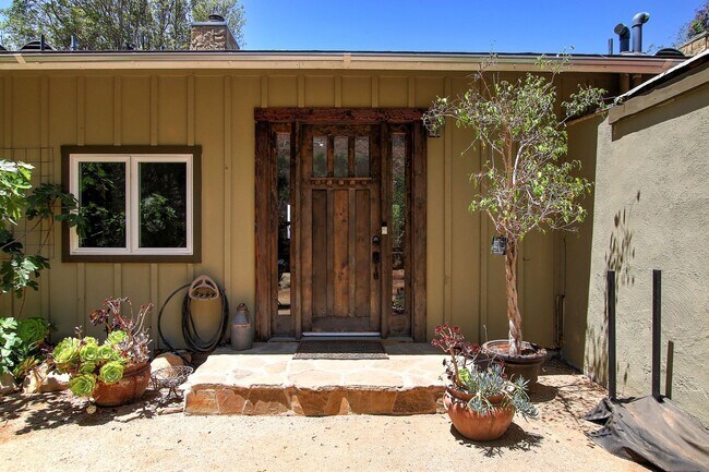 Building Photo - 3021 Hidden Valley Ln