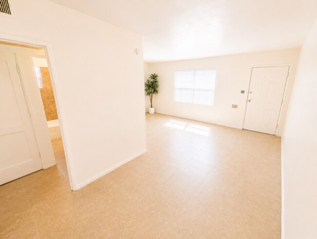 Building Photo - 1505 N 15th Ave