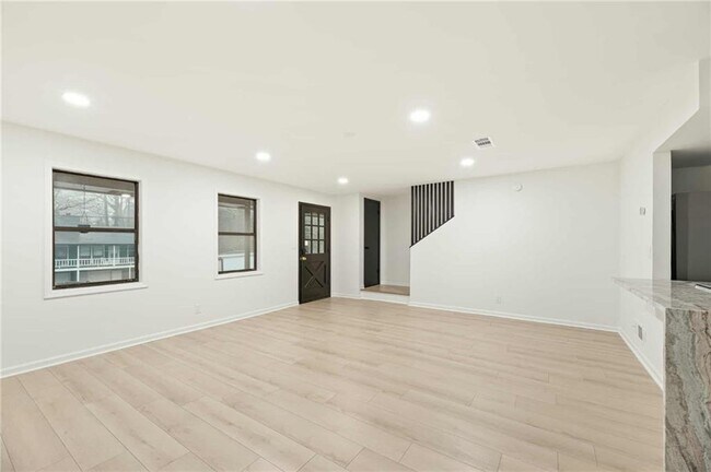 Building Photo - 1487 Springwood Dr SE