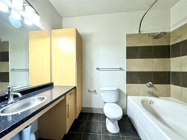 Building Photo - 3660 Richmond Ave.