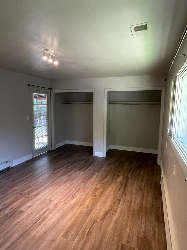 Building Photo - STUDENTS WELCOME! Sprawling Ranch Style 3 Bedroom 3 Bath Home w/ finished basement in Midtown For...