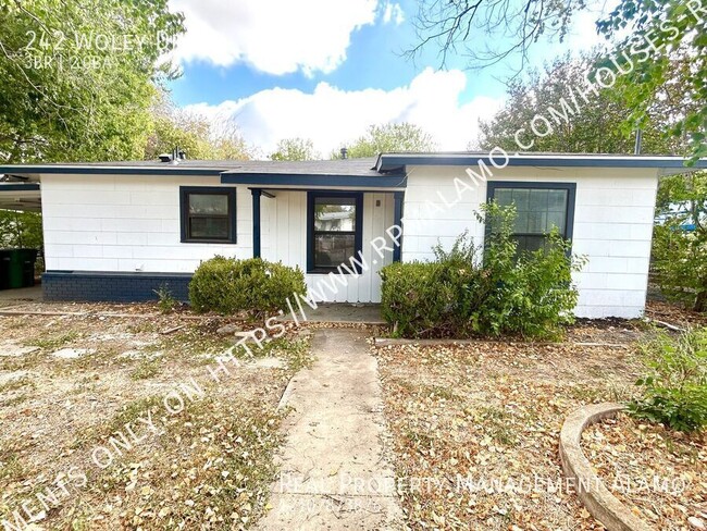 Building Photo - NEWLY RENOVATED! 3 Bedroom / 2 Bath Home N...