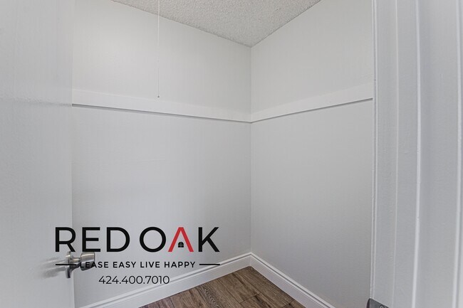 Building Photo - 821 N Wilcox Ave