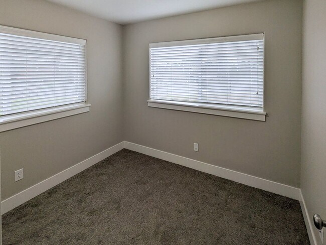 Building Photo - BIGFIR1069-1071