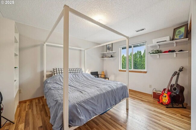 Building Photo - Modern Charm Meets Comfort – Spacious 3-Be...
