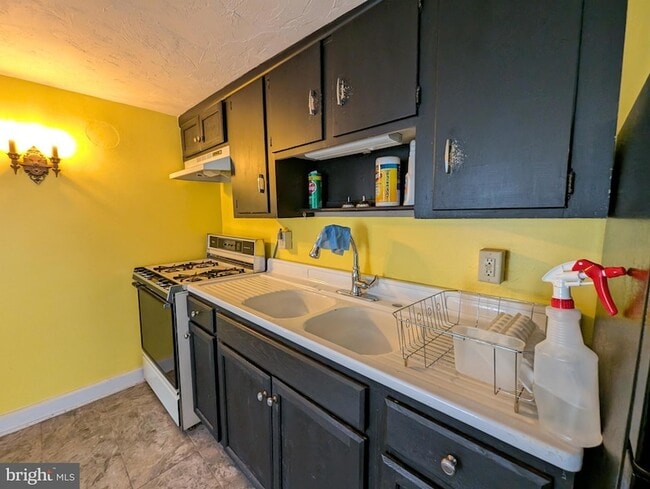 Building Photo - 115 Chambersburg St