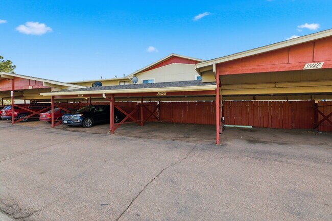 Building Photo - Charming 3 Bedroom Townhomes at Rockrimmon