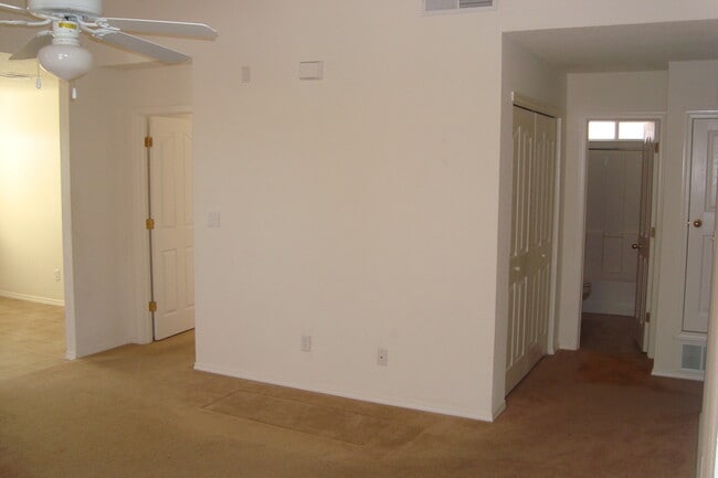 Building Photo - Northeast El Paso 3 Bed Refrig A/C