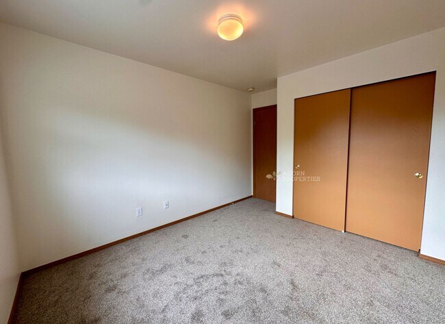 Building Photo - 944 NW Quarterdeck Loop