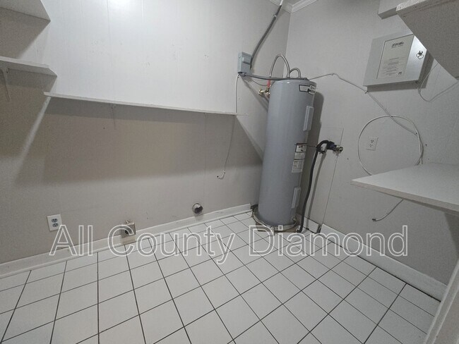 Building Photo - 215 S Kimbrel Ave