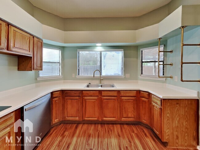 Building Photo - 3403 Shallow Grove