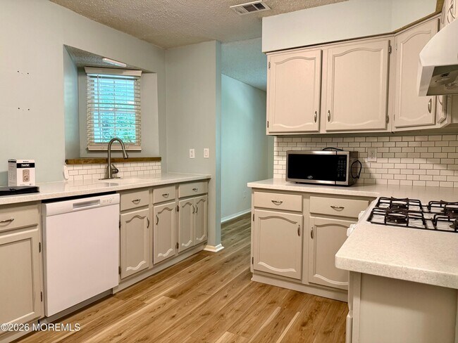 Building Photo - 1216 Waters Edge Dr