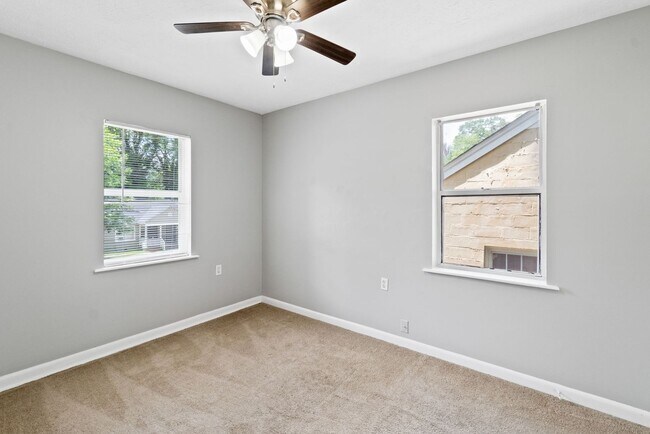Building Photo - Duplex - For Rent West Side $ 1200.00/Month